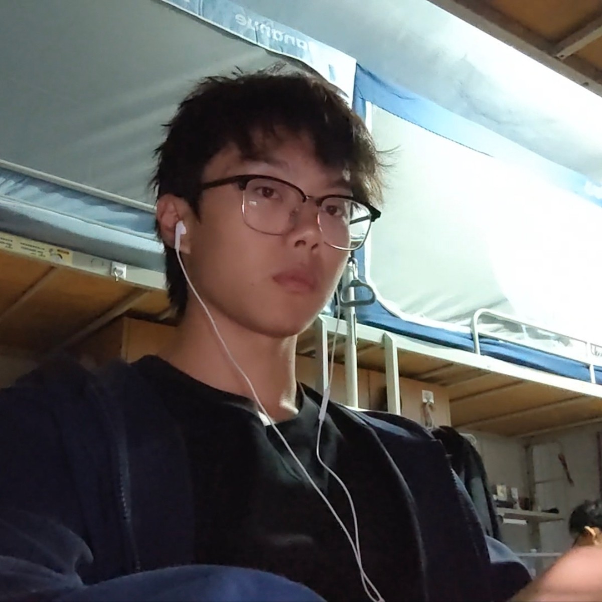 Yihe Zang